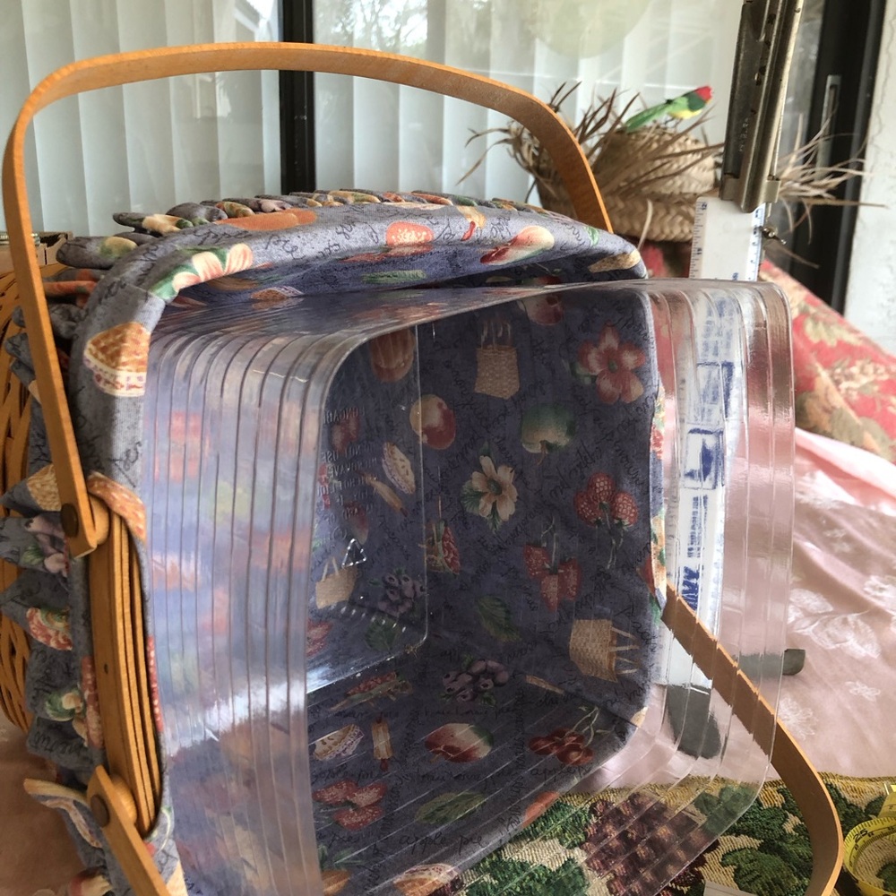 Longaberger Grandma Bonnie’s 2 Pie Basket With Liner & Plastic Protector